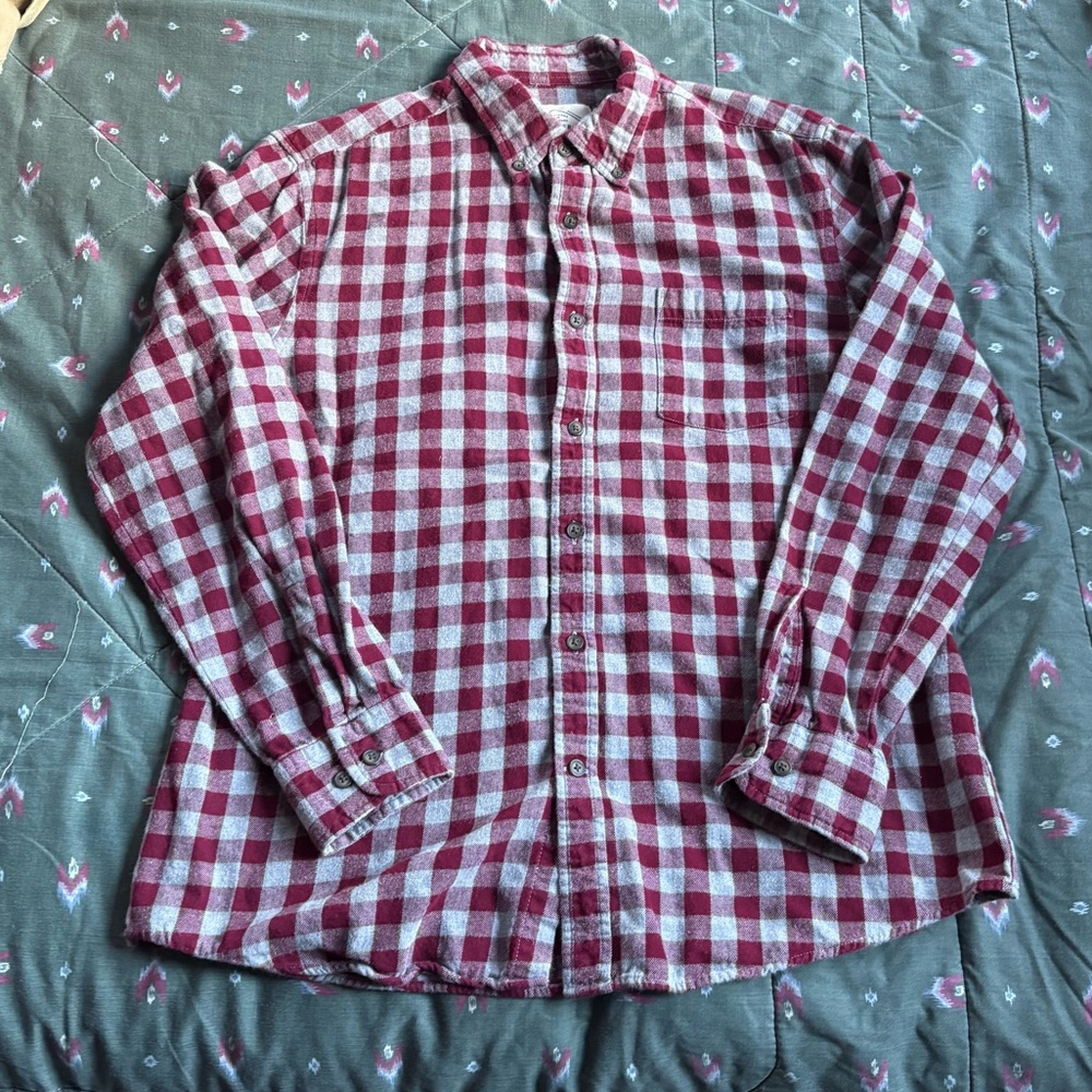 Mens St John’s Bay Red and Gray Plaid Flannel Button Down Shirt Size Medium